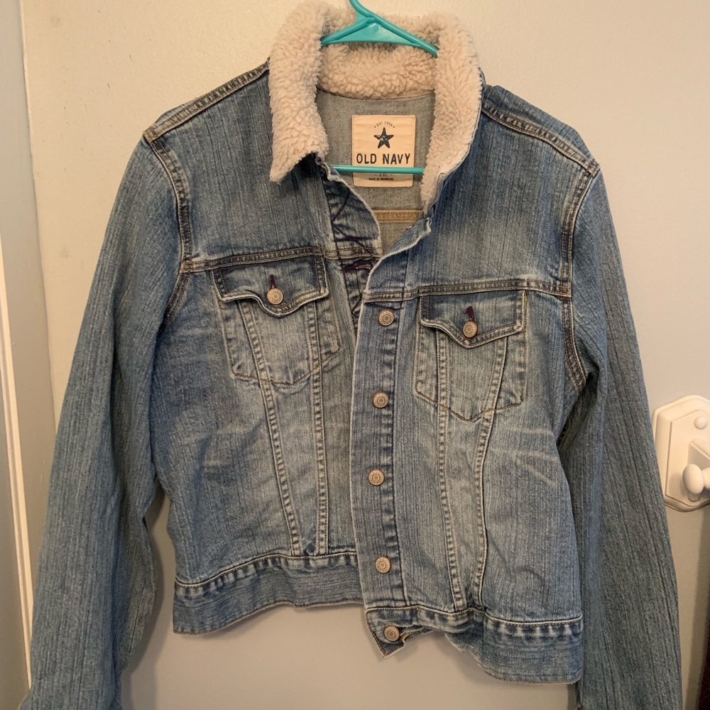 old navy women’s jean jacket with fur detail XXL